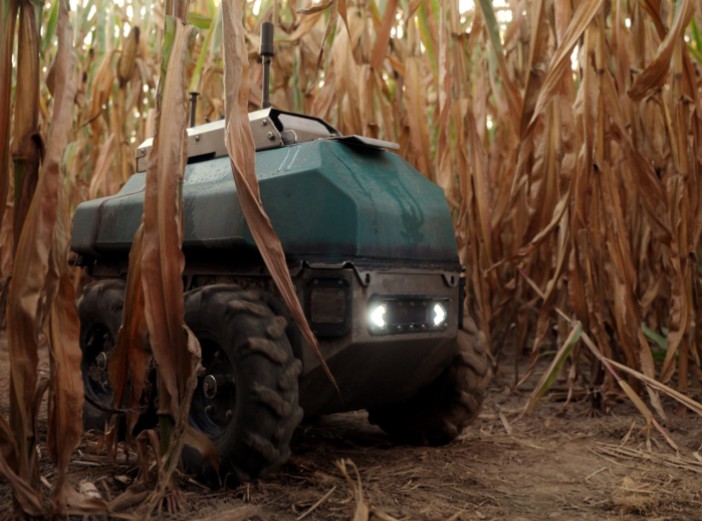 Maizer Runner Gen4 autonomous agricultural robot navigating a corn field